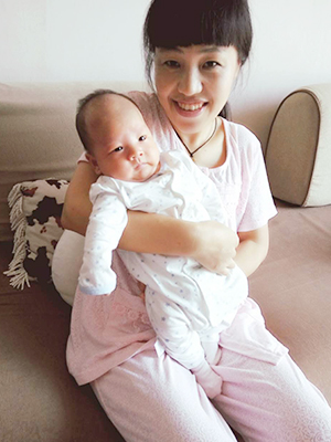 快连母婴-月嫂抱娃照