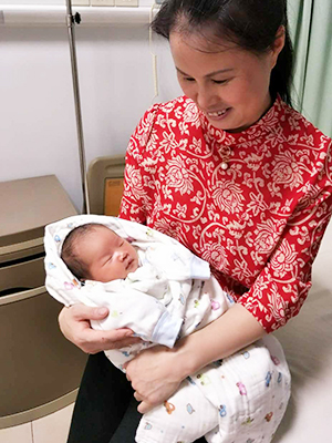 快连母婴-月嫂抱娃照