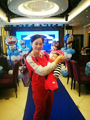 快连母婴-月嫂抱娃照