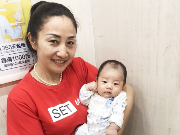 快连母婴月嫂甘阿姨很有责任心,我很放心 快连母婴月嫂甘阿姨很有责任心,我很放心