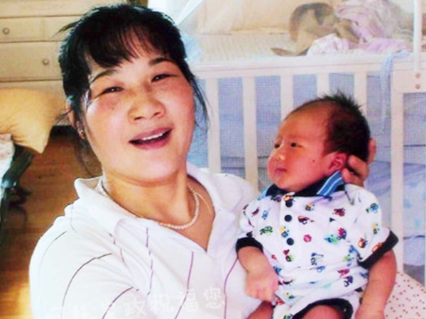 快连母婴月嫂王家凤经验丰富,对宝宝非常有耐心 快连母婴月嫂王家凤经验丰富,对宝宝非常有耐心