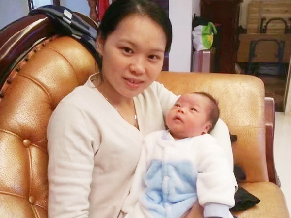 月嫂杨小英对宝宝照顾细致,让我月子每天都开心 月嫂杨小英对宝宝照顾细致,让我月子每天都开心